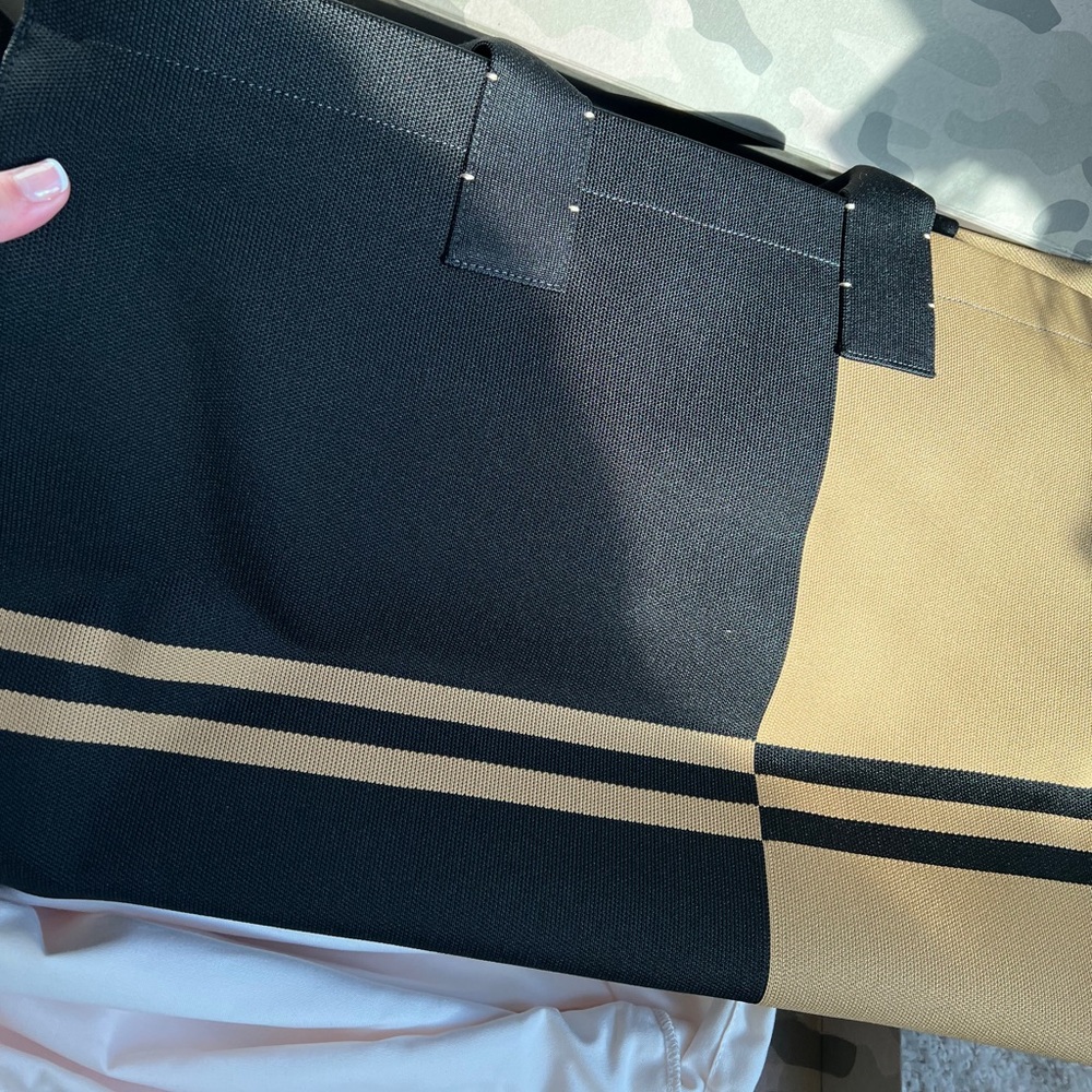 Brand new Rothy’s weekender